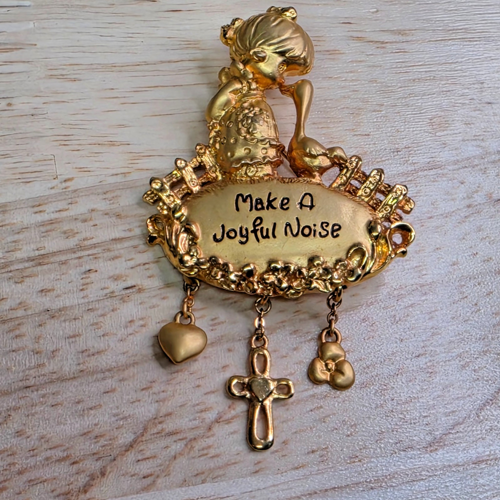 Precious Moment Make A Joyful Noise Girl Goose Gold Tone Brooch Christmas Pin 2"